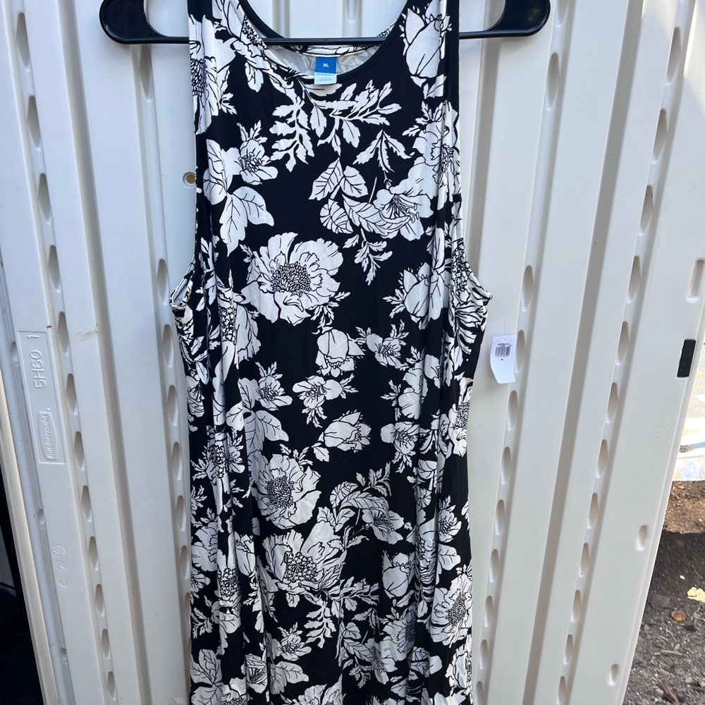 Old Navy Black and White Floral Maxi Dress